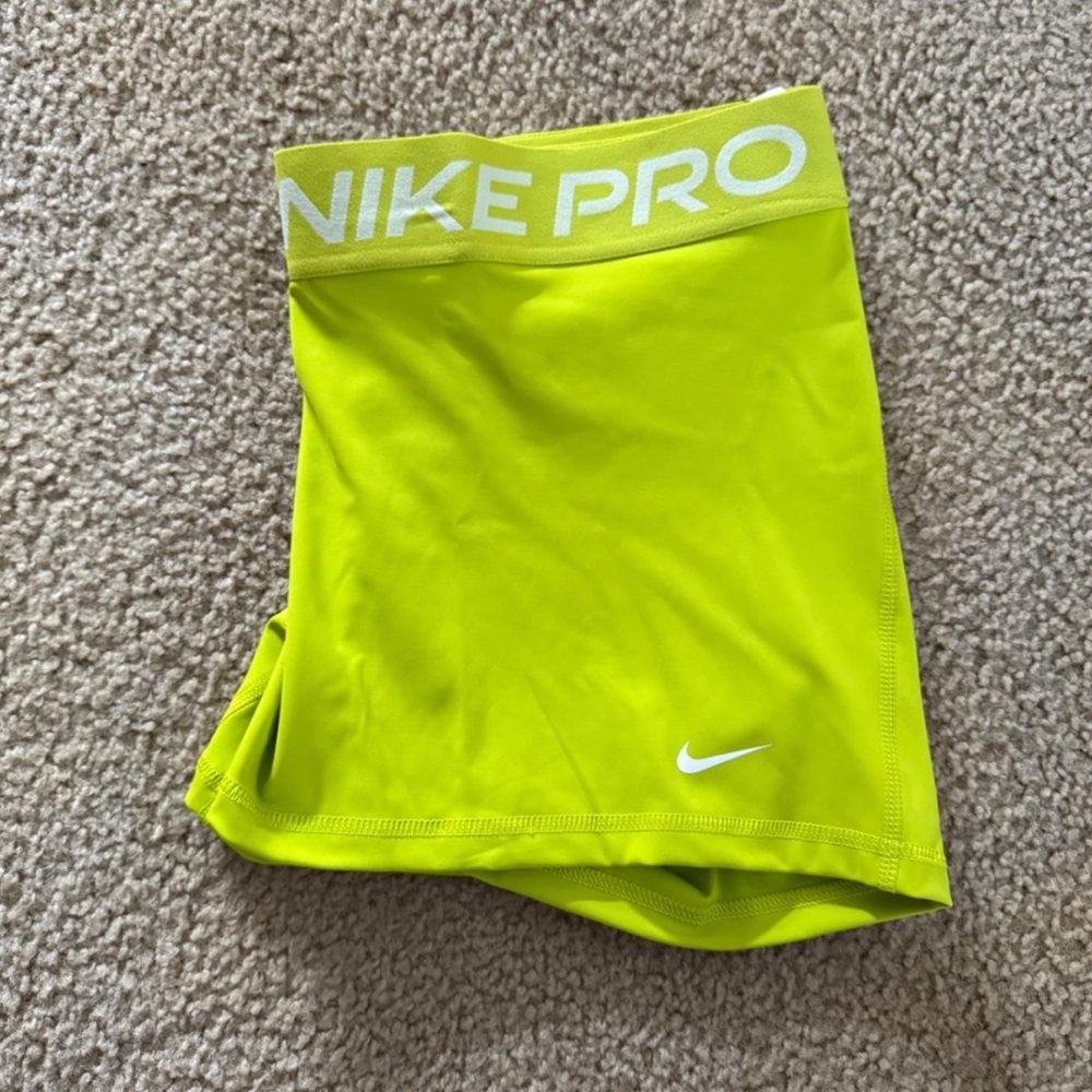 Nike Pro Women's bike shorts NWT